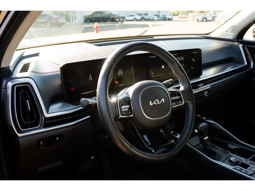 Used 2024 Kia Sorento S image 10