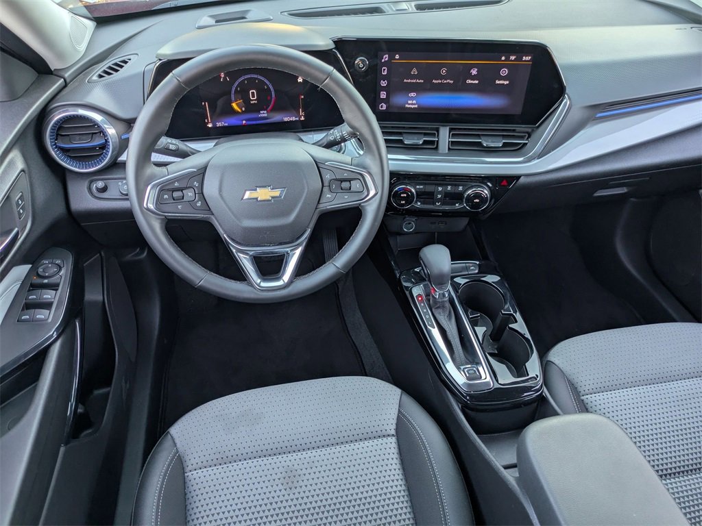 Used 2025 Chevrolet Trax LT w/ LT Convenience Package image 25