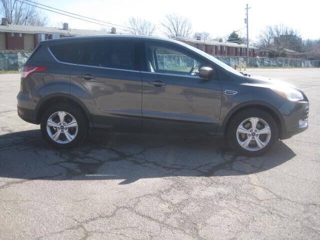 Used 2016 Ford Escape SE w/ SE Cold Weather Package AWD/4WD image 4