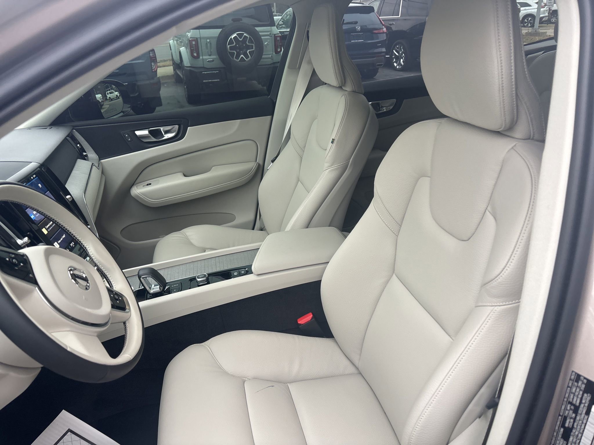 Used 2025 Volvo XC60 T8 Plus w/ Protection Package Premier image 26