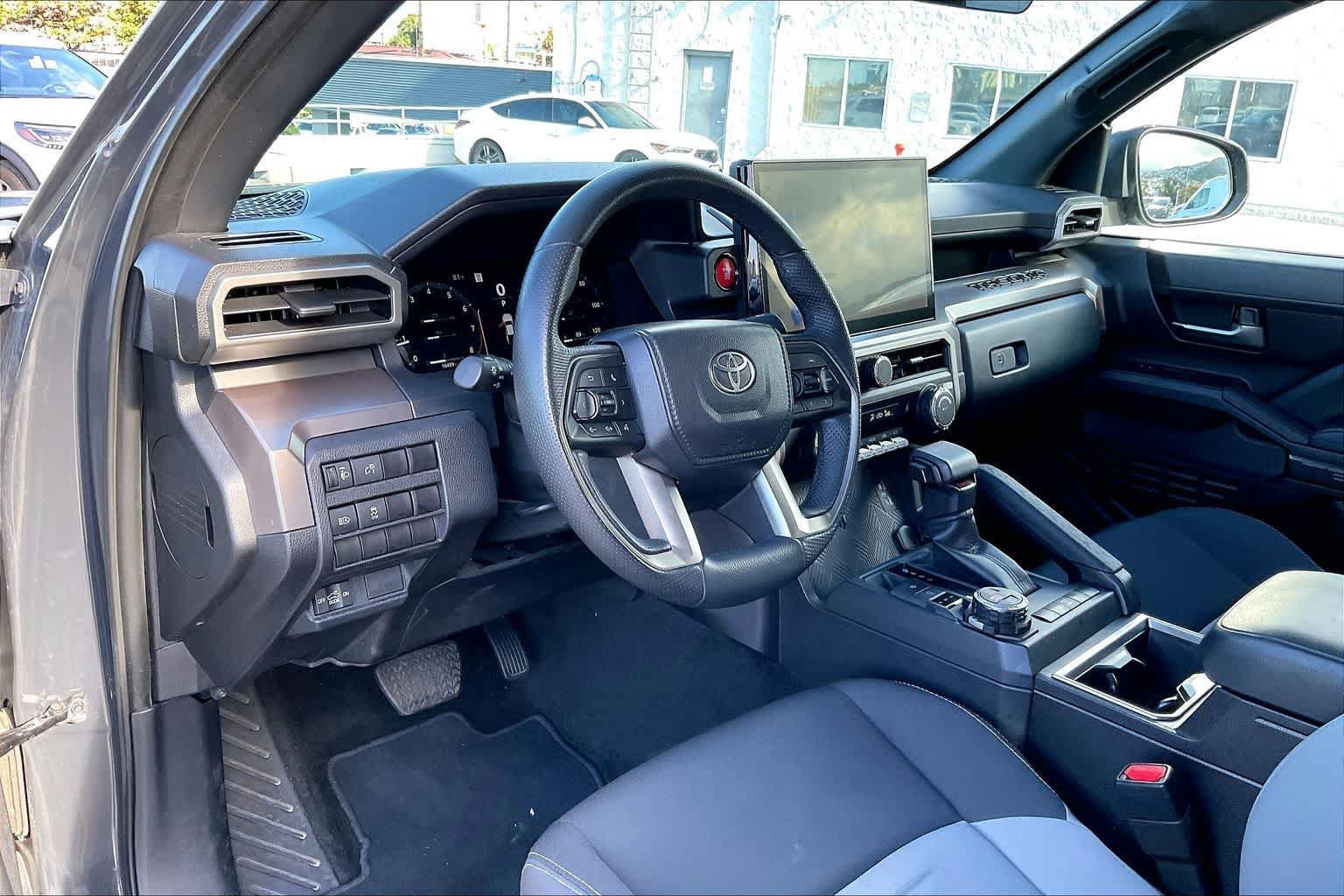 Used 2025 Toyota Tacoma TRD Off-Road AWD/4WD image 2