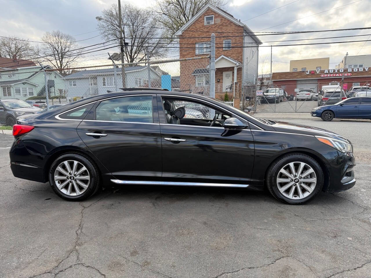 Used 2016 Hyundai Sonata Limited w/ Option Group 04 FWD image 7