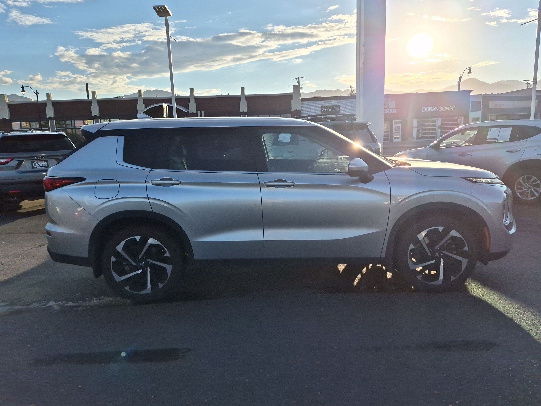 Used 2022 Mitsubishi Outlander ES AWD/4WD image 2