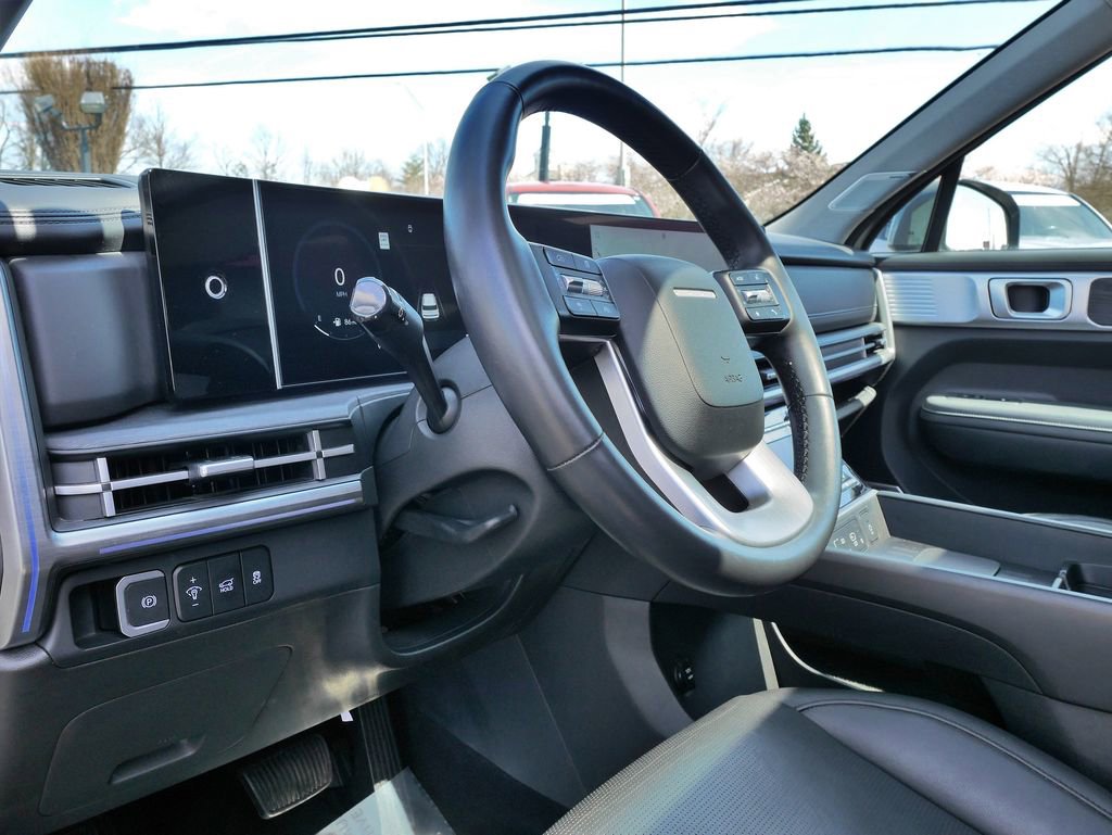 Used 2025 Hyundai Santa Fe Limited image 27