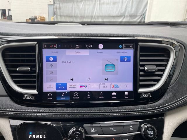 Used 2024 Chrysler Pacifica Limited FWD image 14