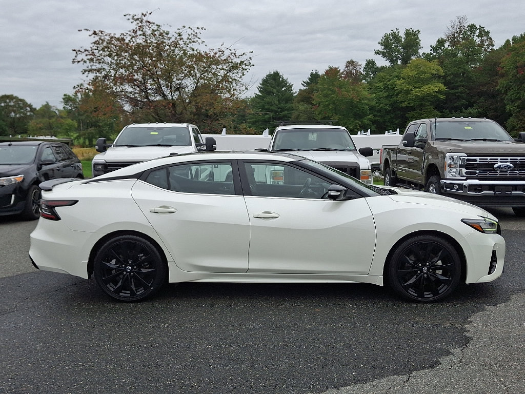 Used 2022 Nissan Maxima SR w/ Sport Mat Group FWD image 7