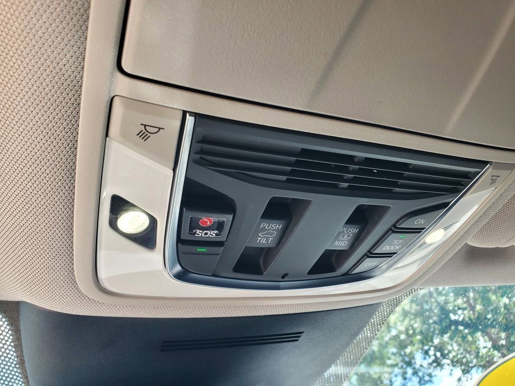 Used 2025 Acura MDX FWD image 36