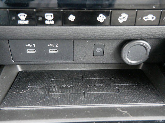 Used 2025 Mitsubishi Outlander SE image 24