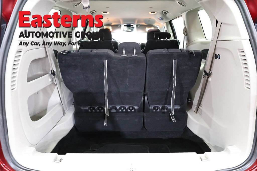 Used 2023 Chrysler Voyager LX FWD image 9