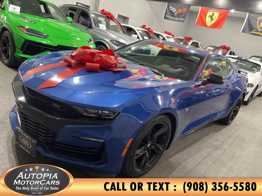 Used 2019 Chevrolet Camaro SS w/ Black Appearance Package RWD image 2