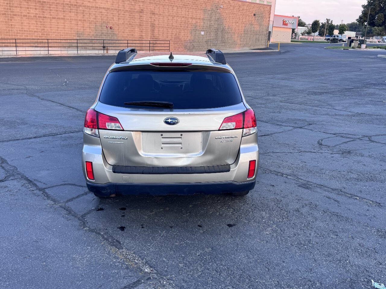 Used 2014 Subaru Outback 2.5i Premium AWD/4WD image 6