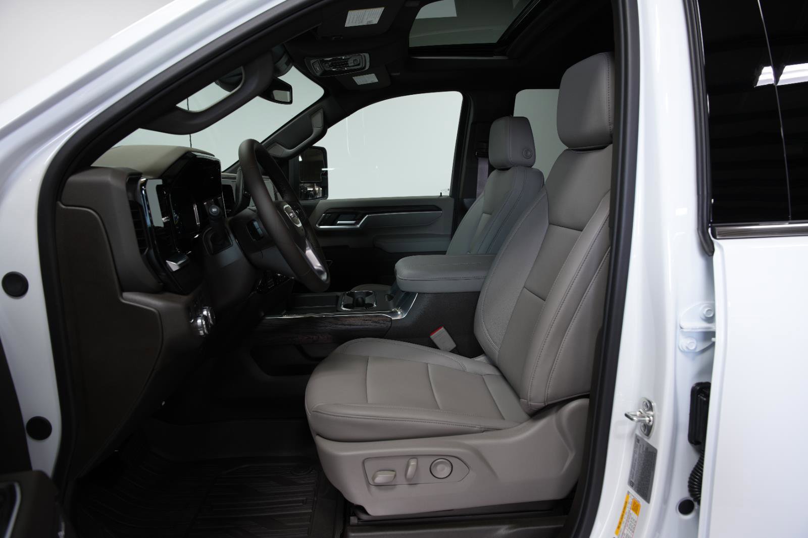 New 2026 GMC Sierra 2500 SLT w/ SLT Premium Package image 27