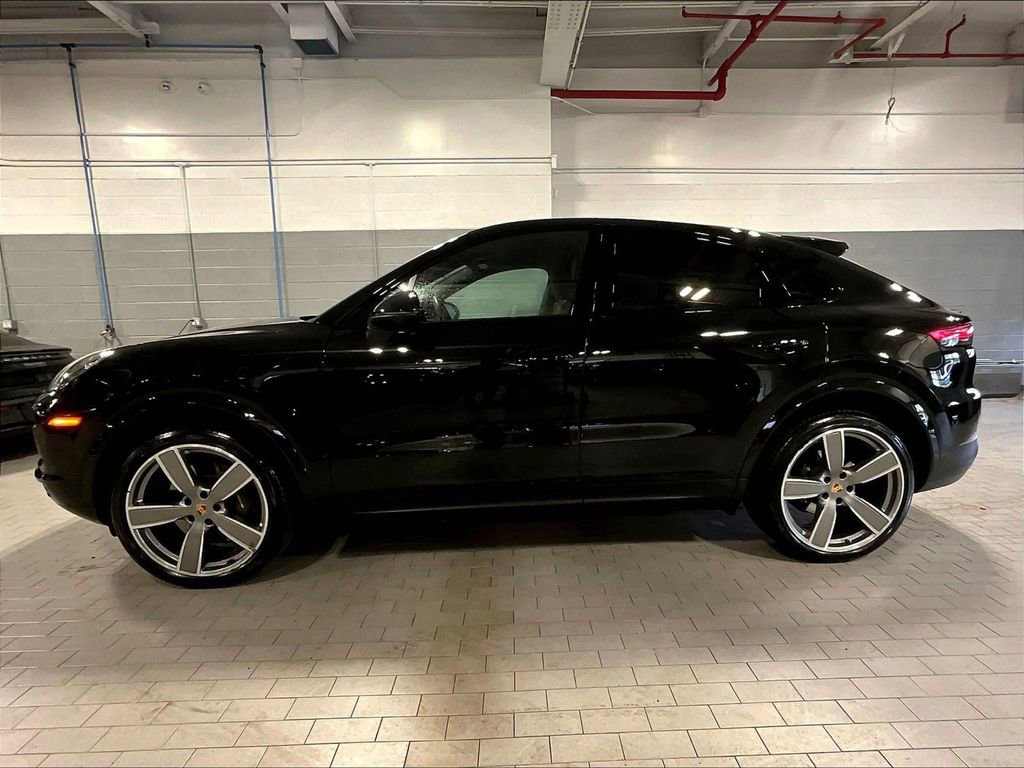 Certified 2023 Porsche Cayenne Platinum Edition AWD/4WD image 2