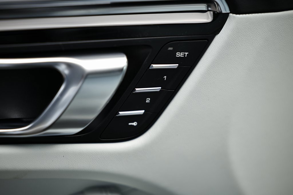 New 2026 Porsche Macan image 21