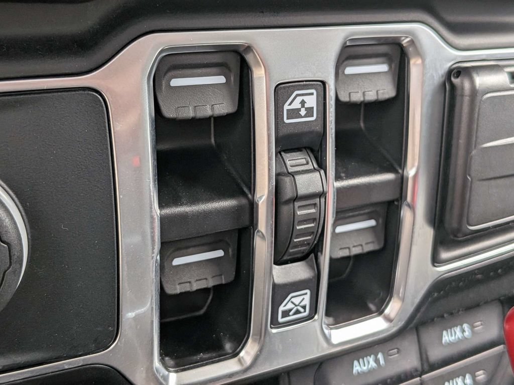 Used 2025 Jeep Gladiator Sport AWD/4WD image 26