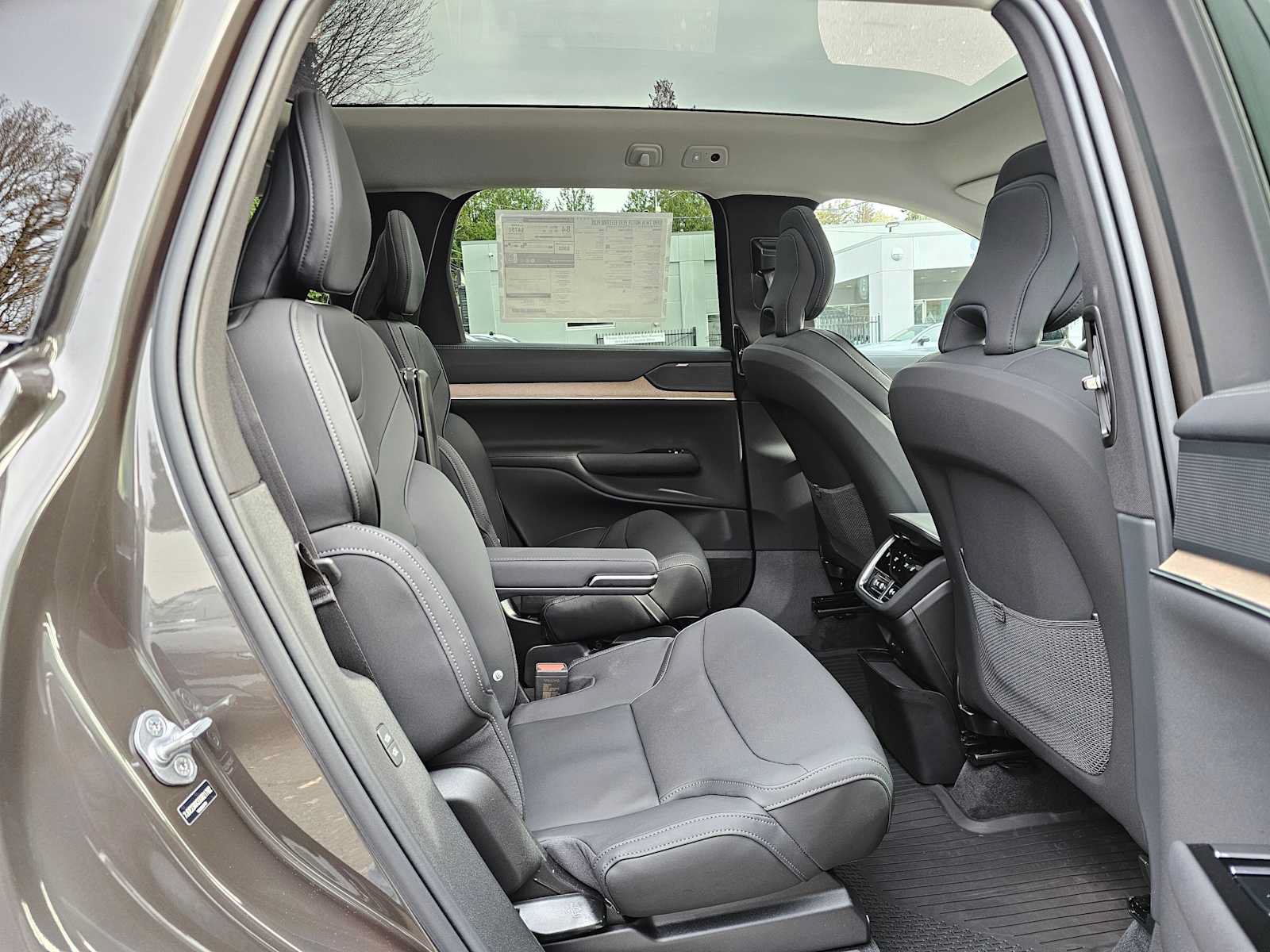 New 2025 Volvo EX90 Plus w/ Protection Package Premier AWD/4WD image 12