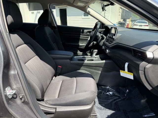 Used 2025 Nissan Altima 2.5 S FWD image 12