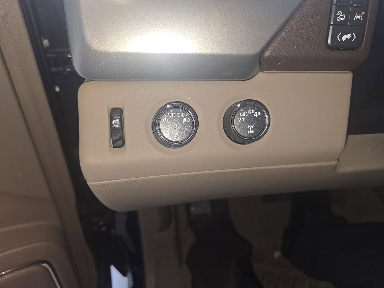 Used 2018 Chevrolet Tahoe LT AWD/4WD image 12