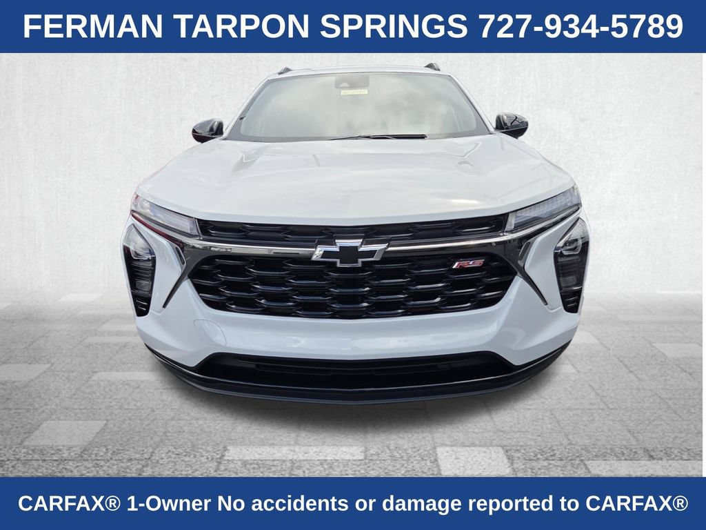 Used 2025 Chevrolet Trax RS w/ Sunroof Package FWD image 2