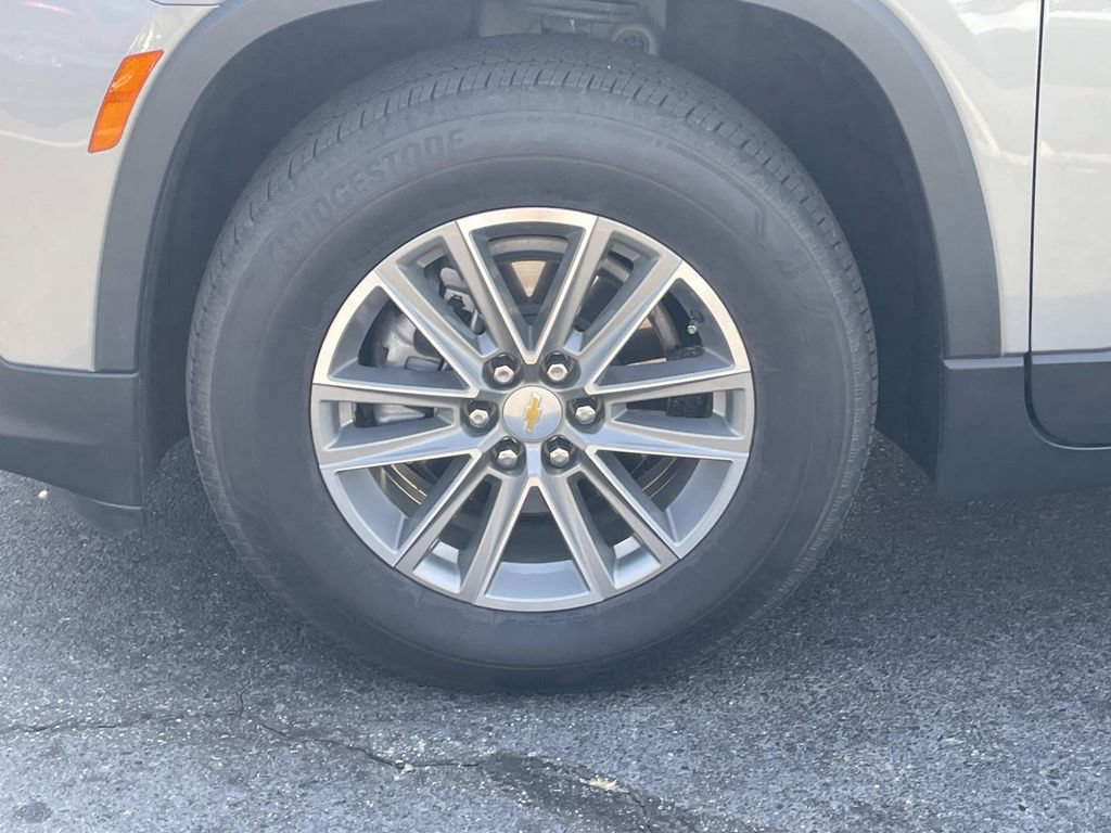 Used 2023 Chevrolet Traverse LT FWD image 12