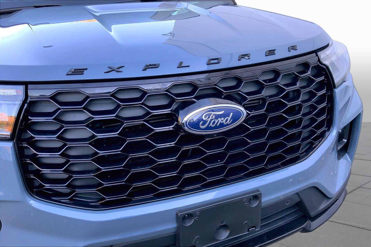 Used 2025 Ford Explorer ST-Line w/ Premium Package AWD/4WD image 32
