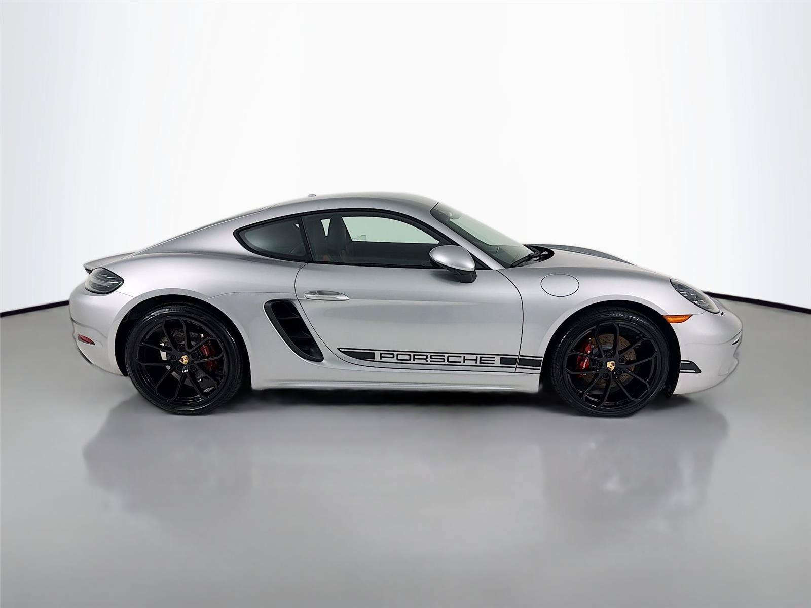 Used 2024 Porsche 718 Cayman w/ Premium Package RWD image 25