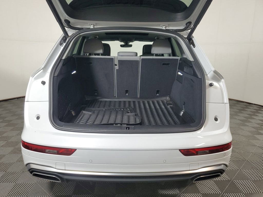 Used 2024 Audi Q5 2.0T Premium w/ Convenience Package image 9