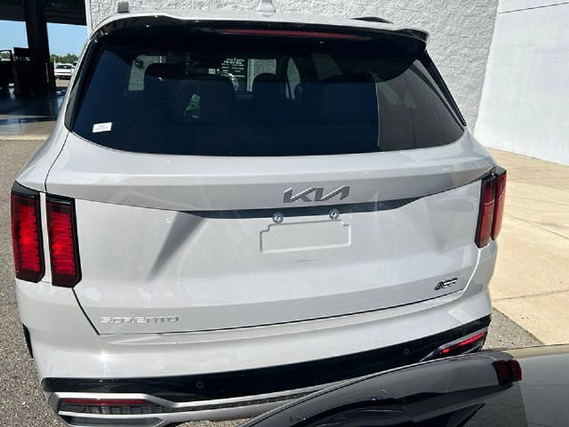 Certified 2023 Kia Sorento EX w/ Panoramic Sunroof Package FWD image 8