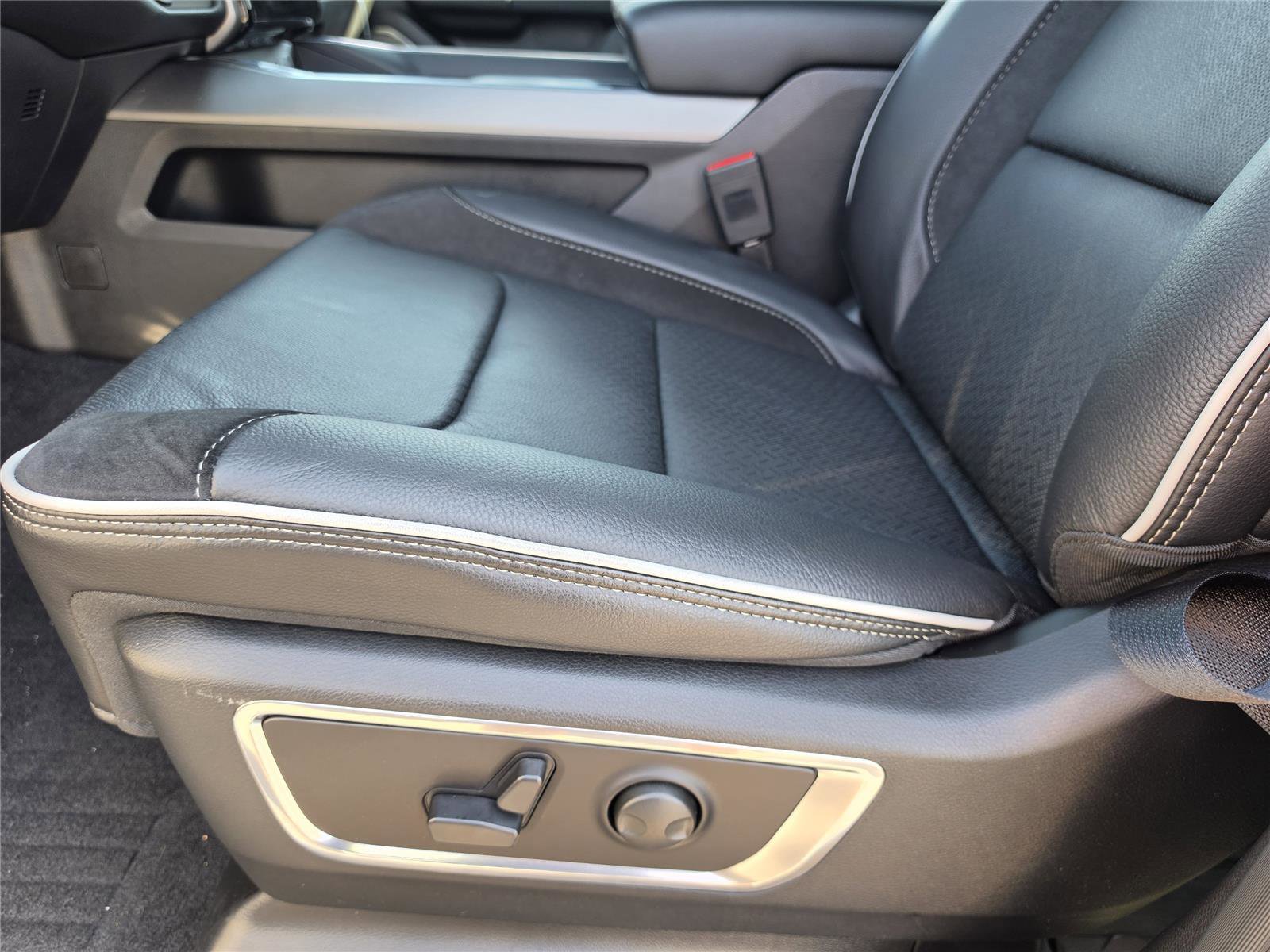 New 2026 RAM 1500 Laramie w/ Night Edition image 18