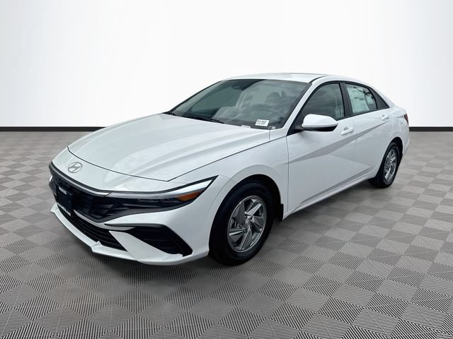 New 2026 Hyundai Elantra SE FWD image 3