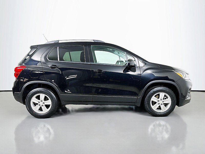 Used 2022 Chevrolet Trax LT w/ LT Convenience Package image 8