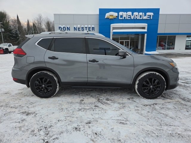 Used 2017 Nissan Rogue SV image 25