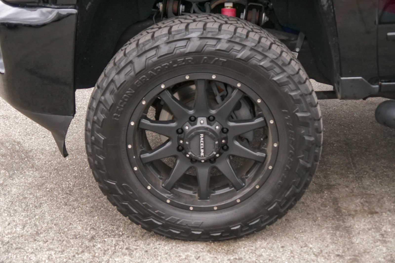 Used 2019 Chevrolet Silverado 2500 LT w/ Midnight Edition AWD/4WD image 5
