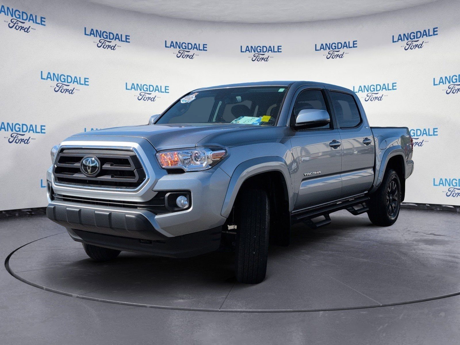 Used 2023 Toyota Tacoma SR5 AWD/4WD image 11