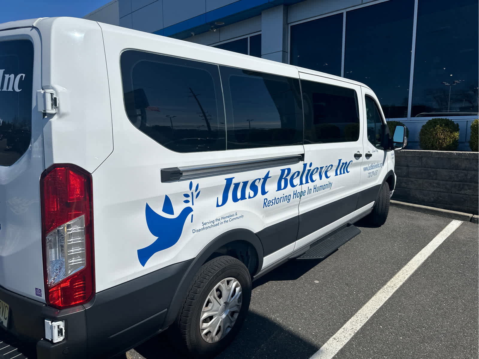 Used 2023 Ford Transit 350 XLT image 2