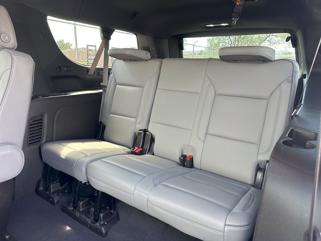 Used 2025 GMC Yukon XL Elevation w/ Elevation Premium Package AWD/4WD image 7