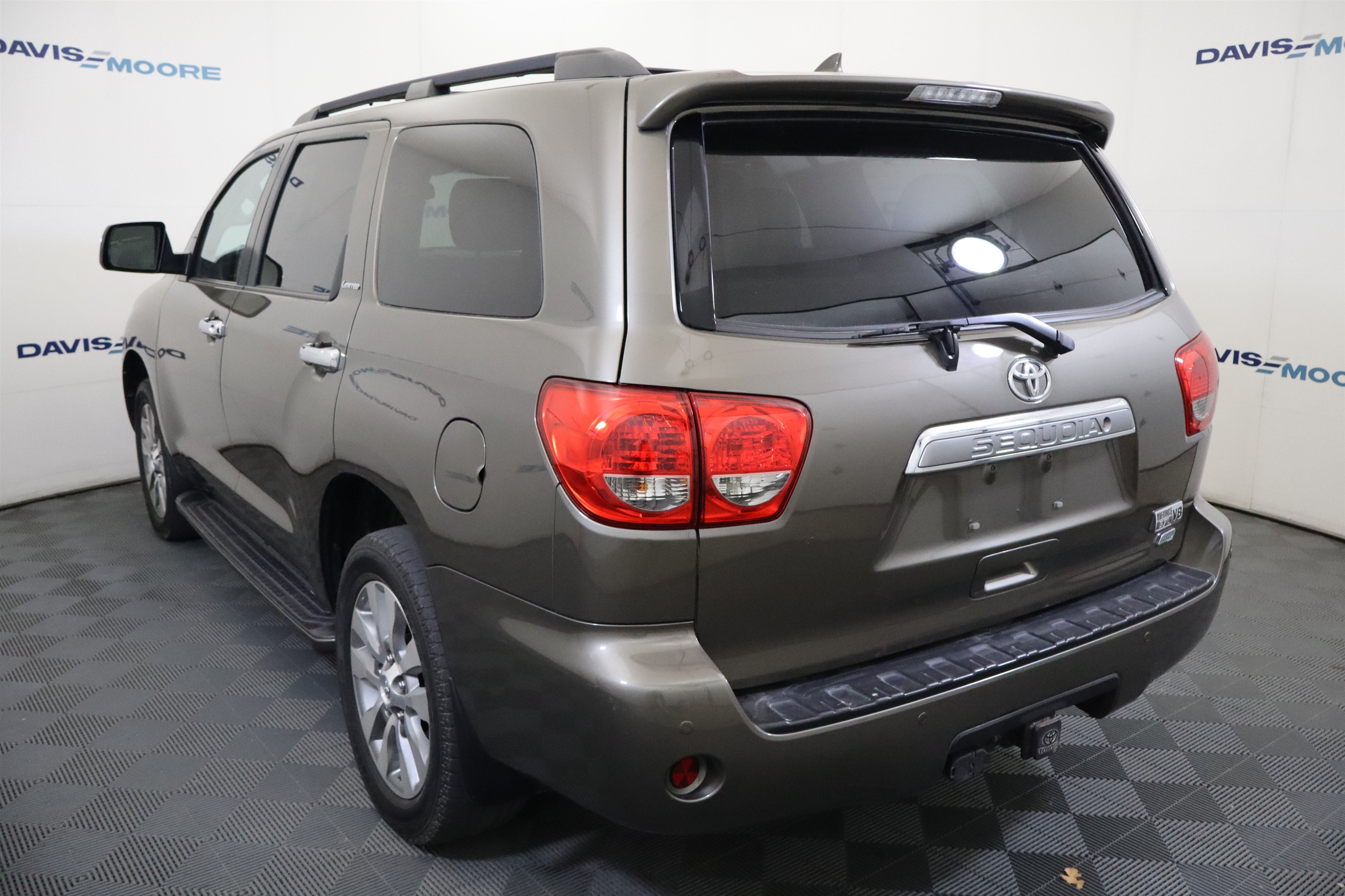 Used 2015 Toyota Sequoia Limited AWD/4WD image 10