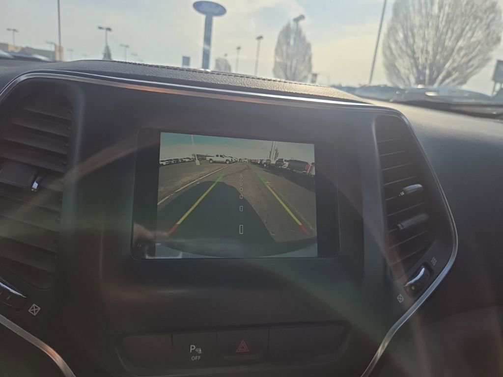 Used 2020 Jeep Cherokee Altitude image 15