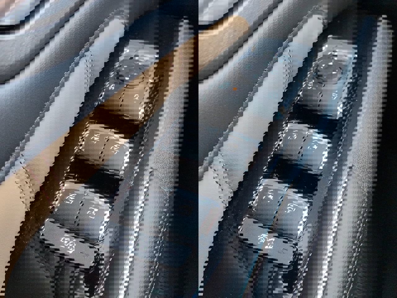 Used 2025 Kia Sorento SX Prestige w/ Olive Brown Leather Package image 26