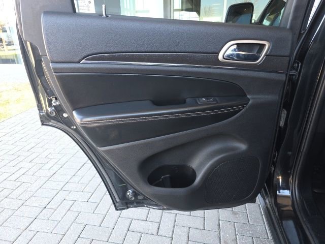 Used 2016 Jeep Grand Cherokee Limited AWD/4WD image 17