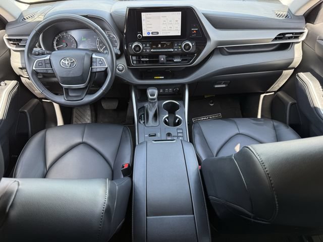 Used 2023 Toyota Highlander XLE FWD image 12