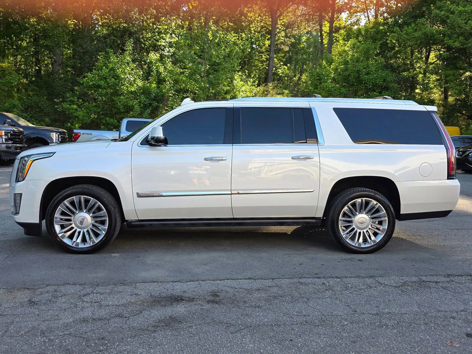 Used 2016 Cadillac Escalade ESV Platinum RWD image 4