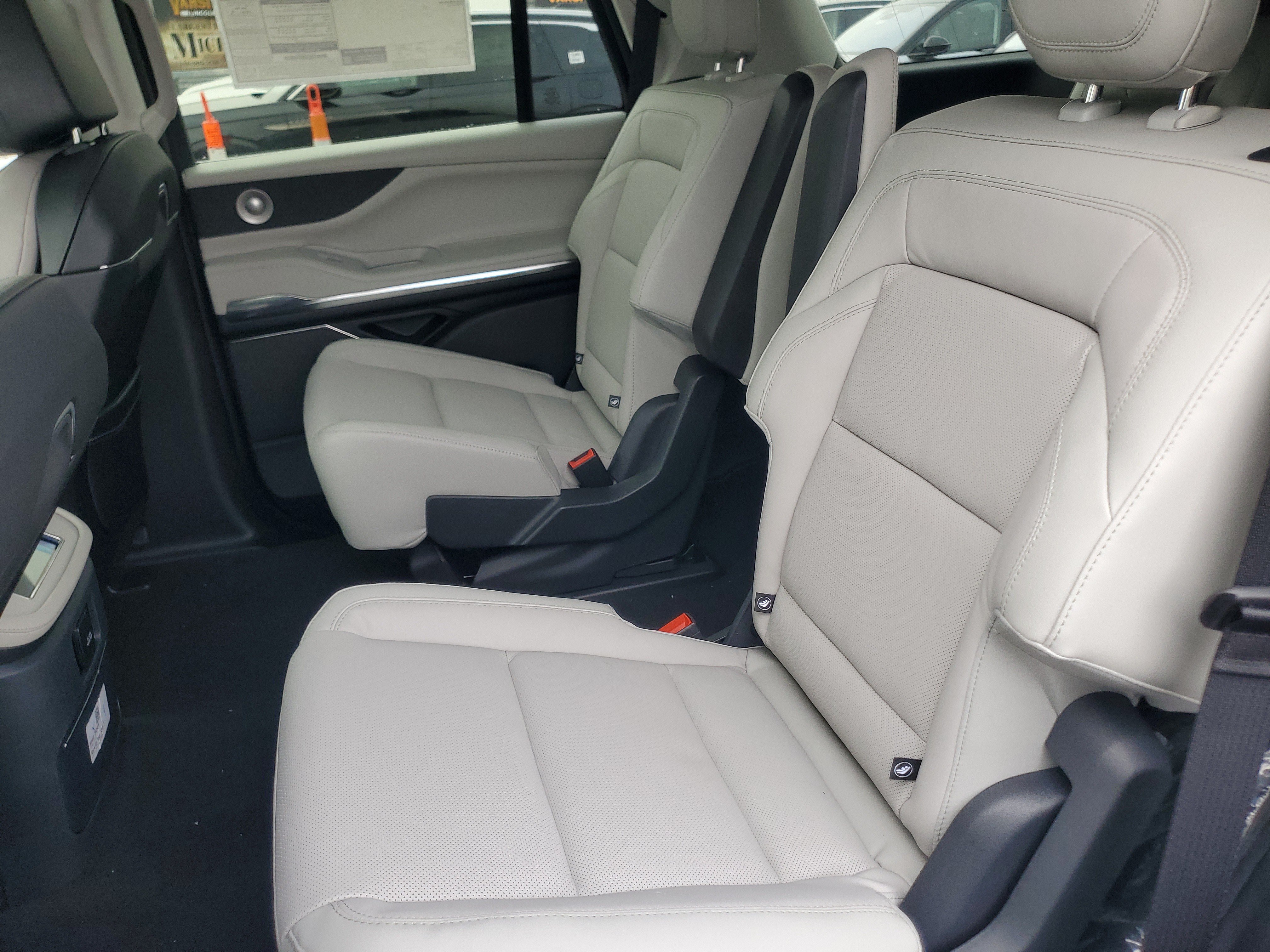 New 2026 Lincoln Navigator Reserve AWD/4WD image 30