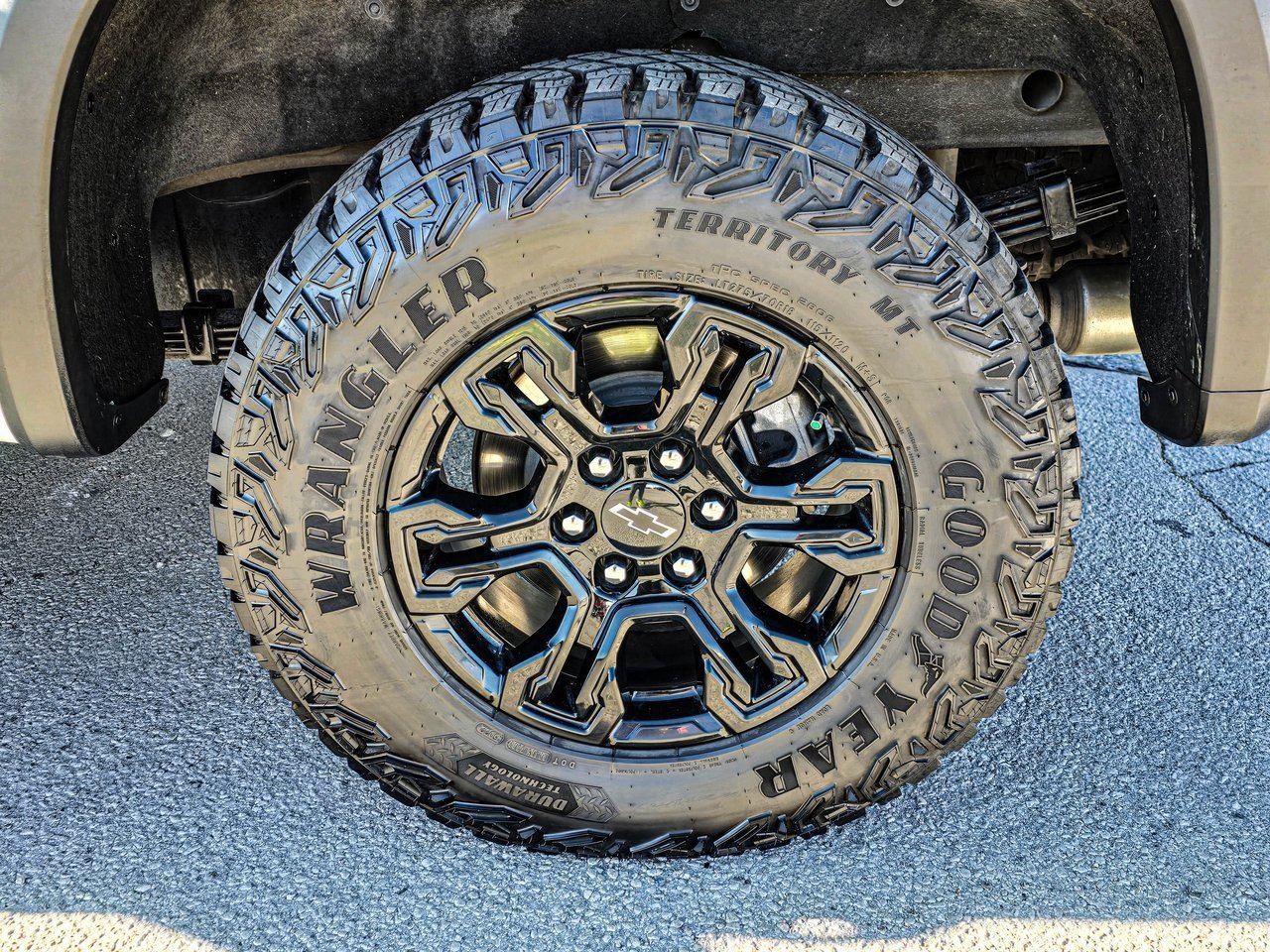 Used 2023 Chevrolet Silverado 1500 ZR2 w/ Technology Package image 10