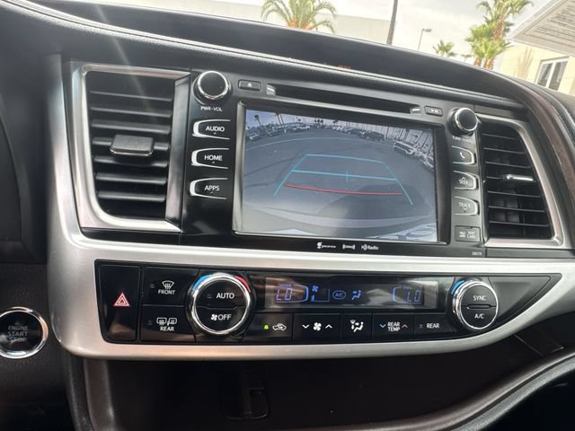 Used 2018 Toyota Highlander XLE FWD image 14