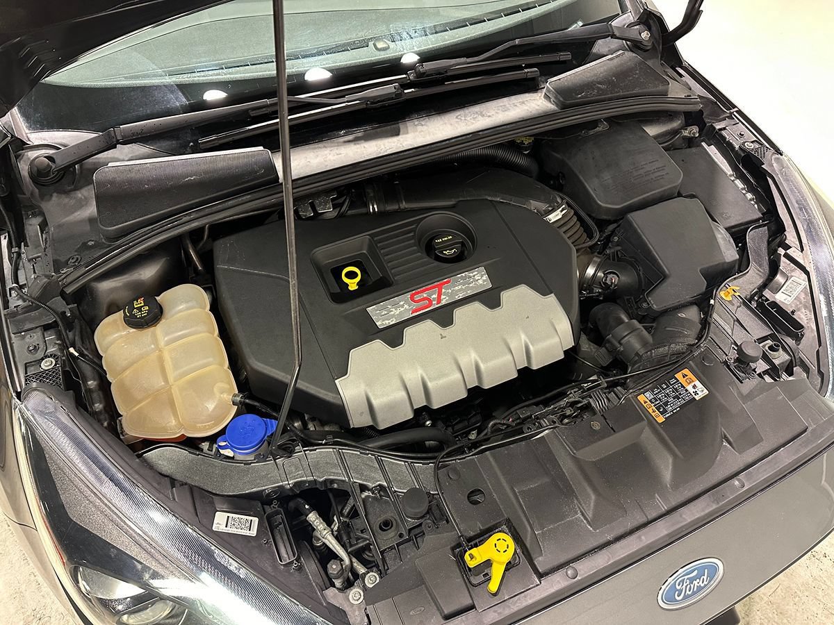 Used 2015 Ford Focus ST w/ Equipment Group 402A FWD image 3