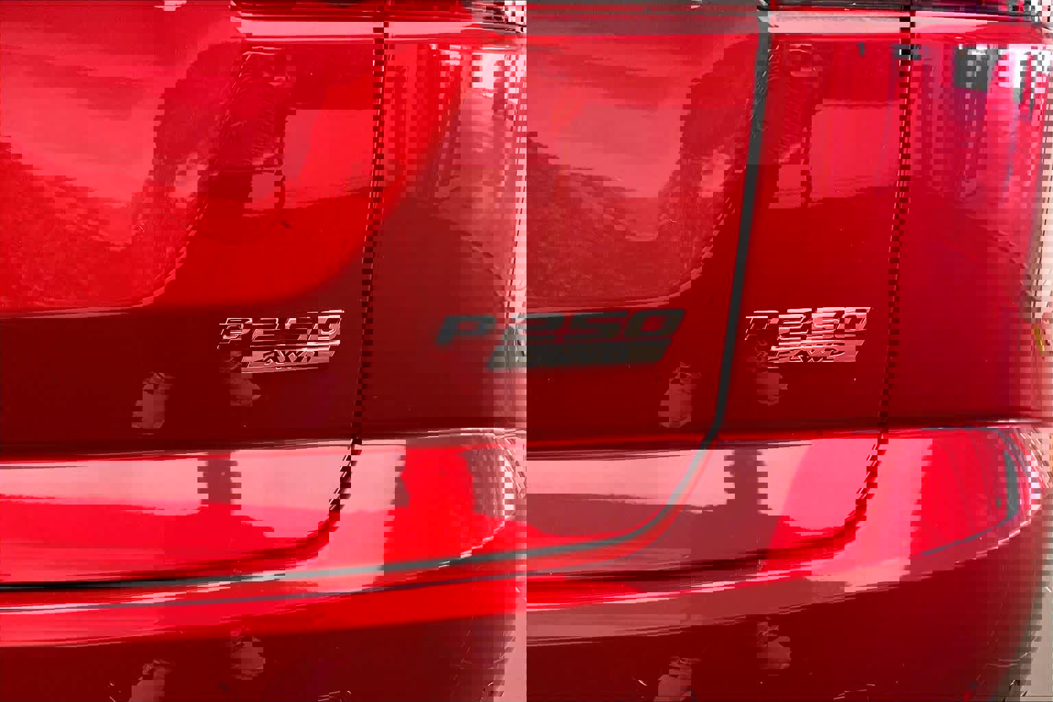 Used 2019 Jaguar E-PACE S image 11