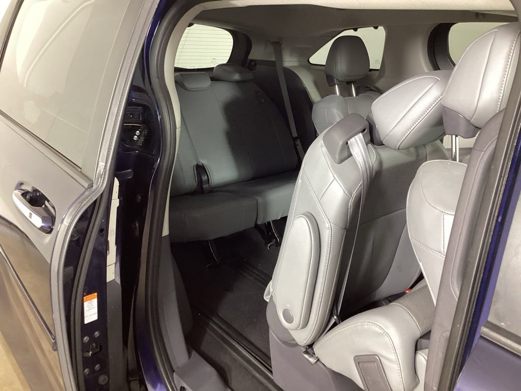 Used 2021 Toyota Sienna Limited FWD image 22