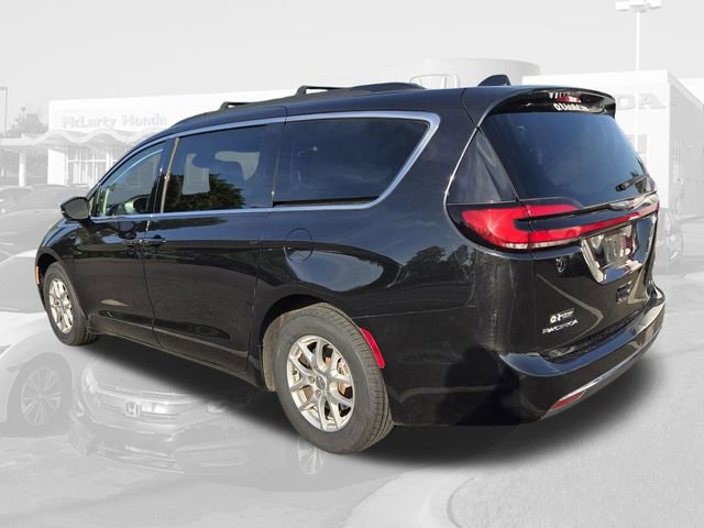 Used 2022 Chrysler Pacifica Touring-L image 6