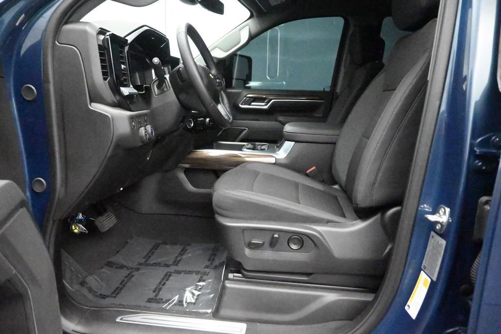 Used 2026 Chevrolet Silverado 3500 LT AWD/4WD image 12
